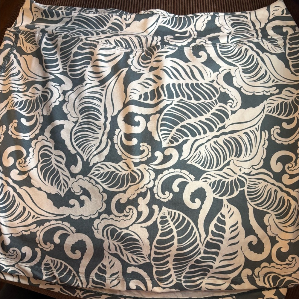 Title Nine Gray and White Patterned Skirt